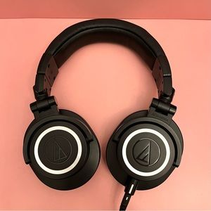 Audio Technica ATH-M50x Professional Studio Monitor Headphones Music DJ Podcast